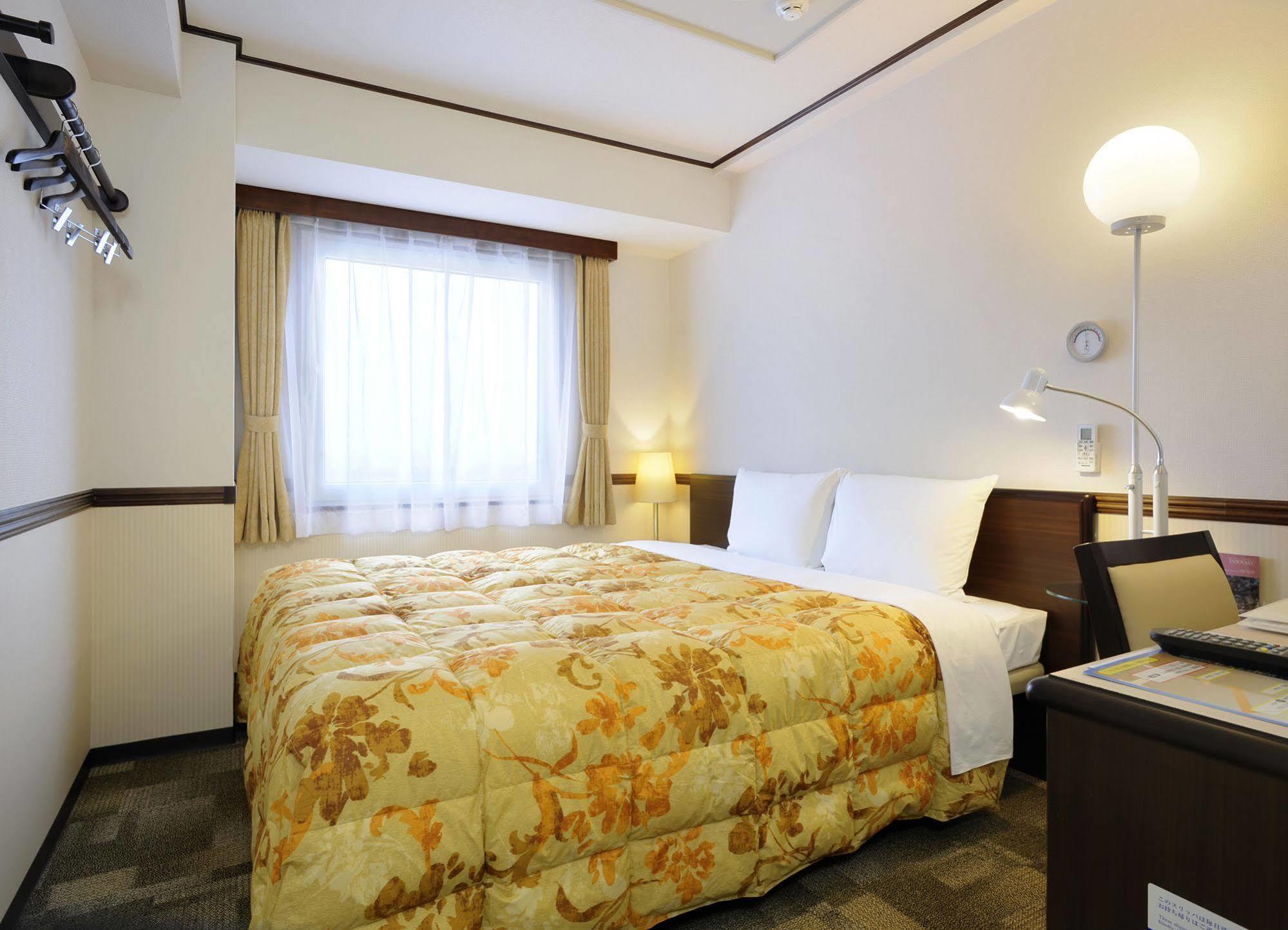 Toyoko Inn Hokkaido Sapporo-Eki Minami-Guchi Extérieur photo